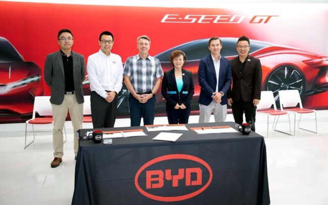 BYD y Levo despliegan 5000 autos electricos en EE. UU